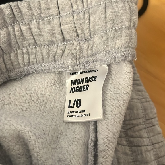 2 Large Sweatpants😍 - Picture 3 of 4